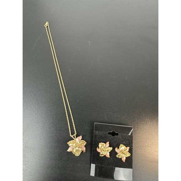 VTG Avon Faux Pearl Pink Gold Tone Enamel ORCHID Post Earrings - Picture 2 of 5